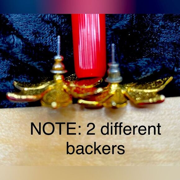 Christmas Red Enamel Poinsettia Rhinestone Center Pierced Earrings Gold Tone - Picture 5 of 5